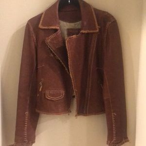 Short style leather jacket